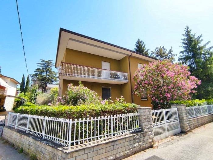 Casa con 6 locali in vendita in Via Vietnam, Bastia, Bastia Umbra