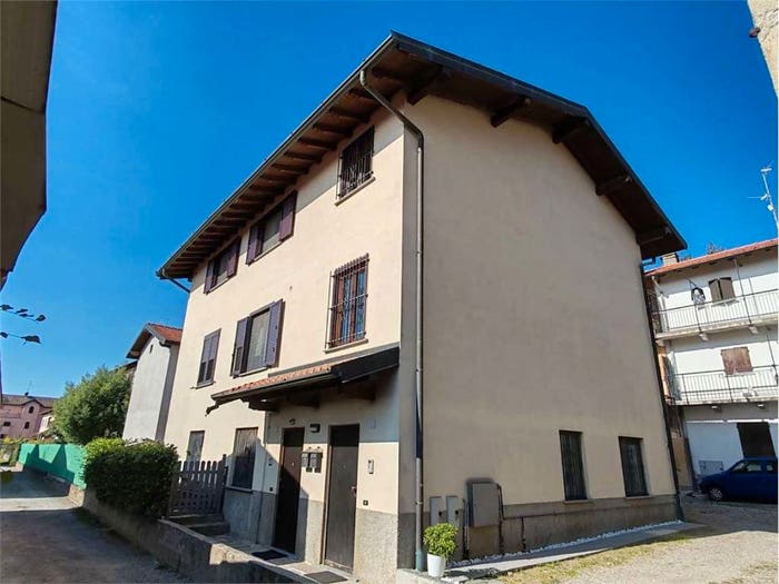 Appartamento trilocale in vendita in VIA ROCCOLO, Uggiate Trevano, Uggiate con Ronago