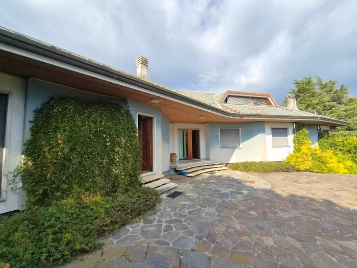 Casa con 6 locali in vendita in Via Papa Giovanni XXIII, Centro, Bulciago