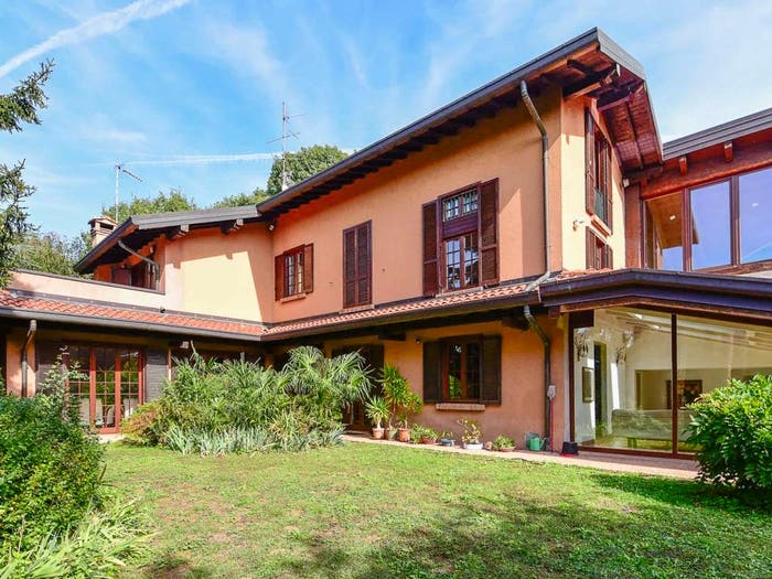 Casa con 6 locali in vendita in Via Salvo D'Acquisto, Centro, Appiano Gentile