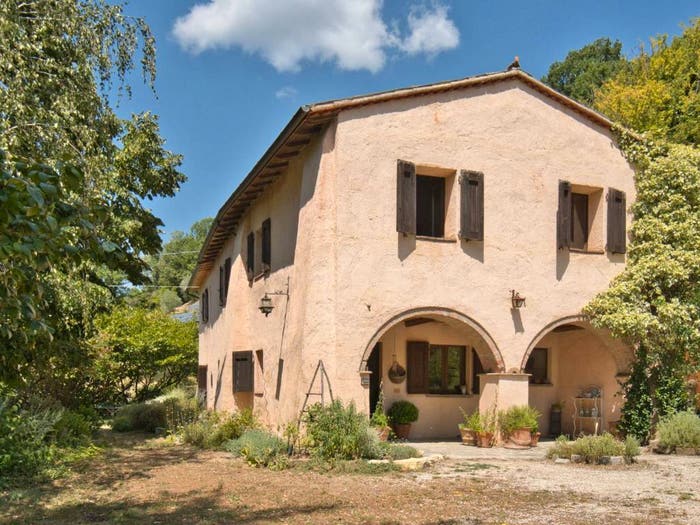 Casa con 6 locali in vendita in Vocabolo Largnano, Centro, Nocera Umbra
