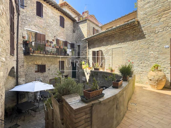 Appartamento con 6 locali in vendita in Piazza Braccio Fortebraccio, Centro, Montone