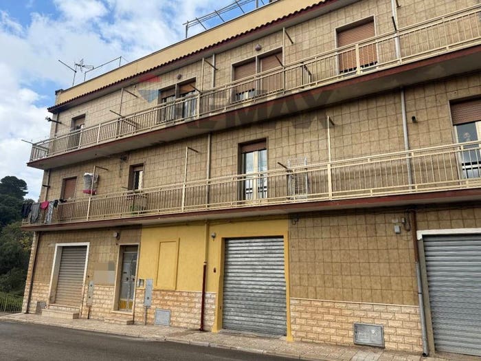 Appartamento con 6 locali in vendita in VIA GUGLIELMO MARCONI, San Nicandro Garganico