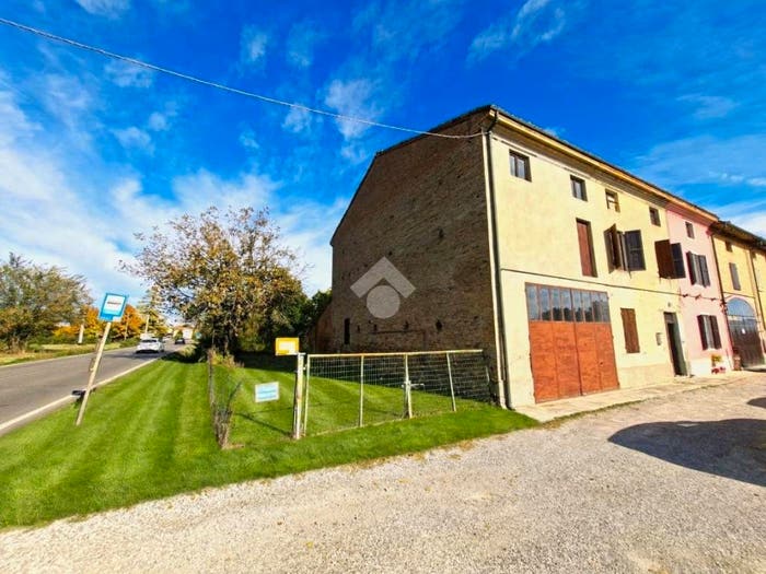 Casa quadrilocale in vendita in Frazione Sacca, Osteria, Colorno