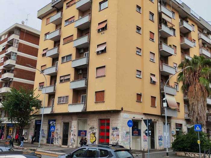 Appartamento con 5 locali in vendita in Via Tuscolana, Appio Claudio Statuario, Roma