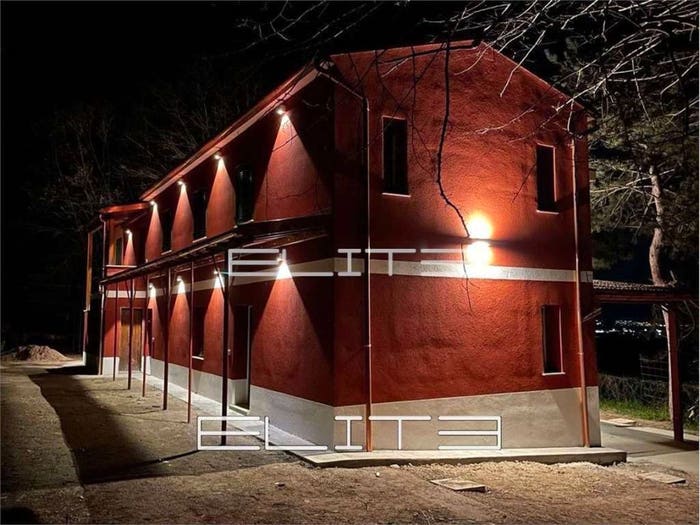 Casa con 6 locali in vendita in Agugliano