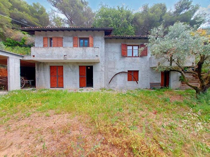 Casa con 6 locali in vendita in via Oberto D'Oria N snc, Centro, Camporosso