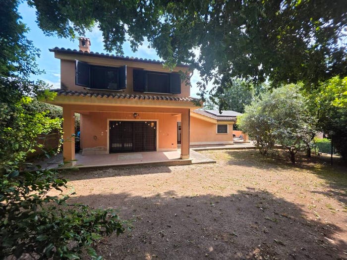 Casa con 6 locali in vendita in Località Colle Romano, Tiberina, Roma