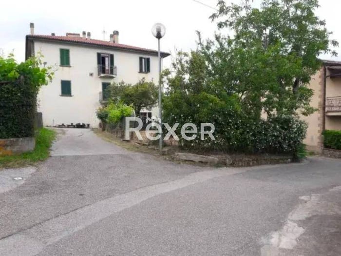 Appartamento trilocale in vendita in Via Giardino, Scalvaia, Monticiano