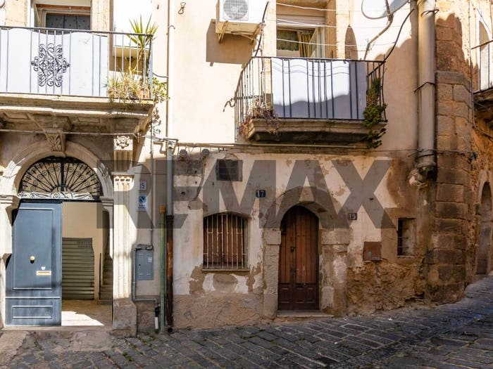Appartamento quadrilocale in vendita in Via San Gregorio, Centro, Caltagirone