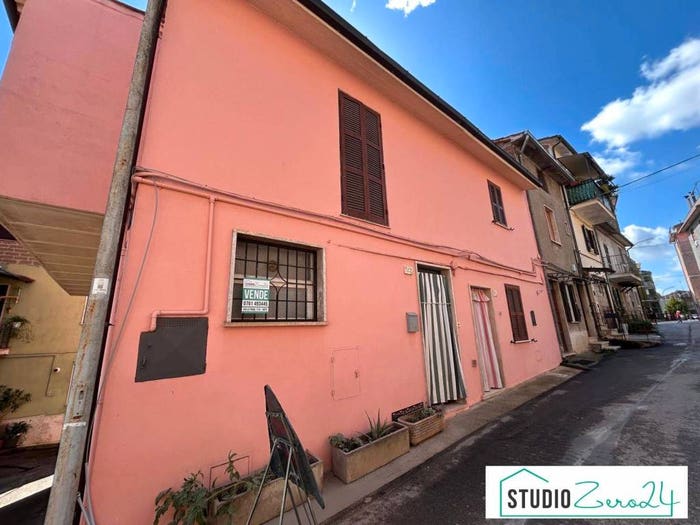 Appartamento quadrilocale in vendita in Via Cesare Battisti, Vasanello