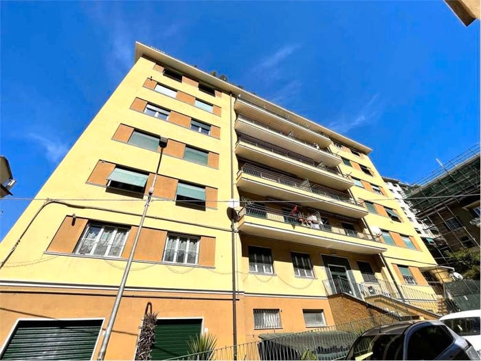 Appartamento con 6 locali in vendita in Via Zella, Rivarolo, Genova