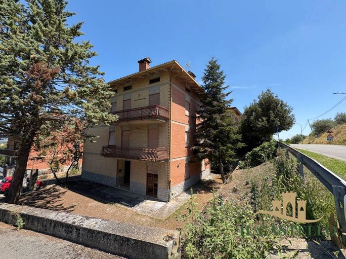 Casa con 6 locali in vendita in Via Catafone, Piegaro