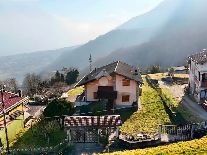 Casa trilocale in vendita in Via pedena, Pescarzo, Capo di Ponte