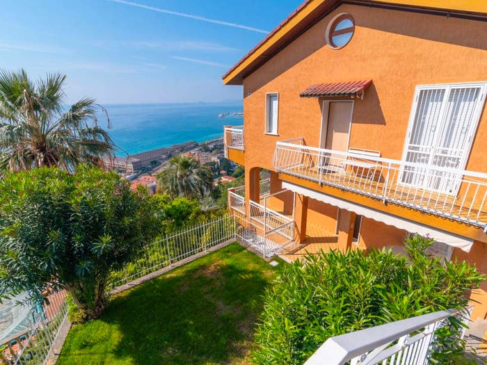 Appartamento trilocale in vendita in Via Piave, Centro, Pietra Ligure