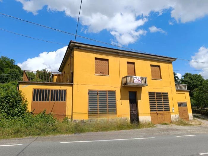 Casa con 6 locali in vendita in Corso Aprile, Centro, Moncalvo
