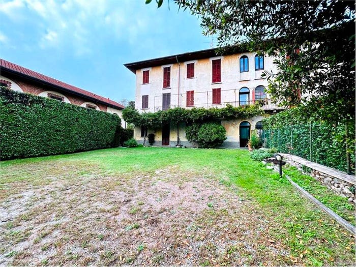 Casa con 6 locali in affitto in Via Mercallo, Centro, Sesto Calende