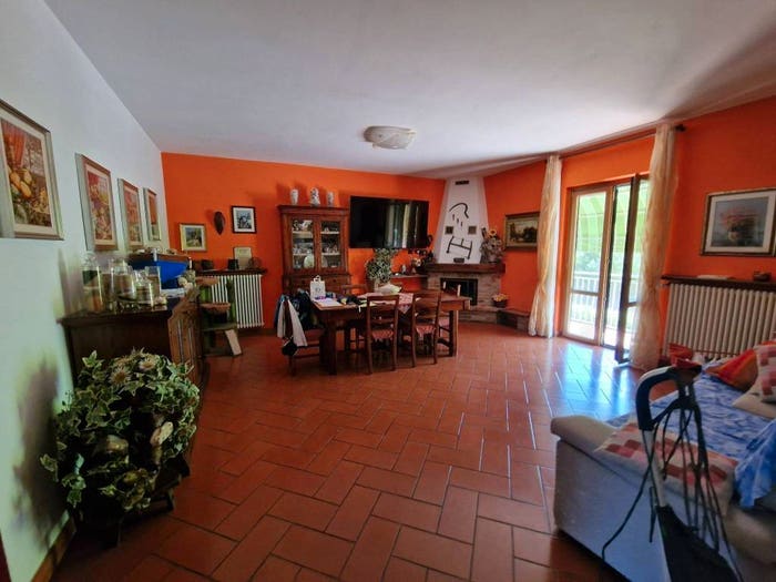 Casa con 6 locali in vendita in Berceto