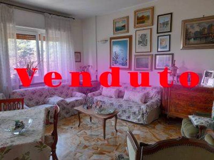 Appartamento trilocale in vendita in Via Achille Grandi, Centro, Lainate