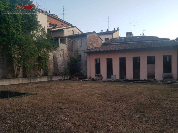 Casa quadrilocale in vendita in Piazza Borgo, Centro Storico, Piacenza