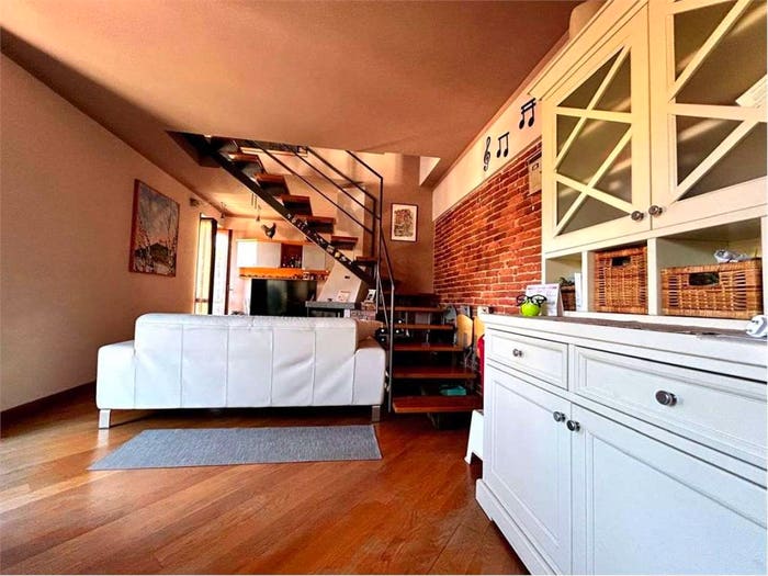 Casa con 6 locali in vendita in Via Generale Luigi Cadorna, Centro, Arona