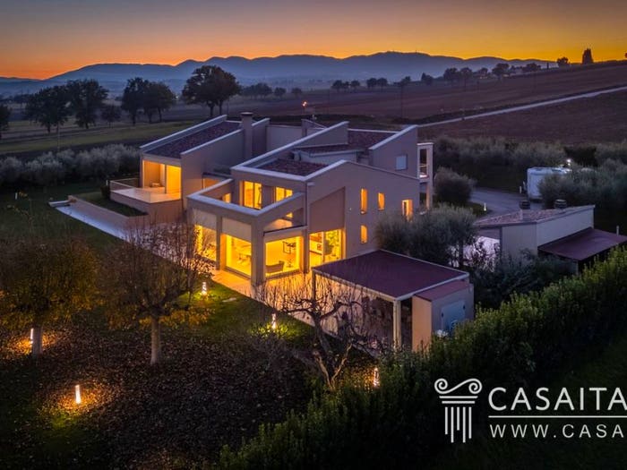 Casa con 6 locali in vendita in Via Ugo Foscolo, Centro, Montefalco