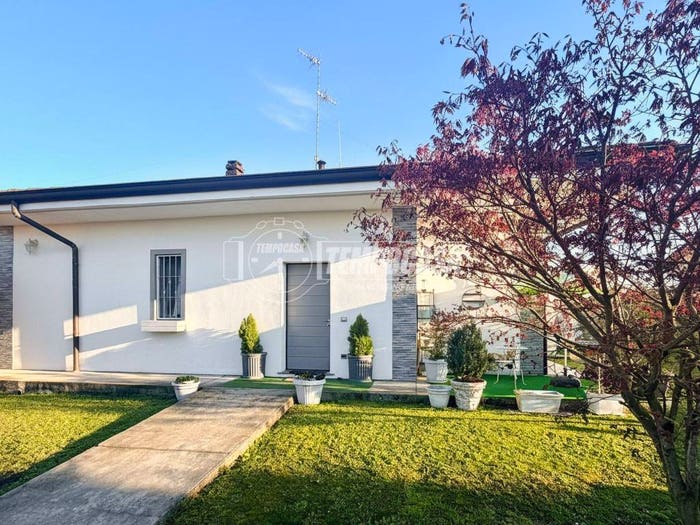 Casa quadrilocale in vendita in Via Giuseppe Verdi, Centro, Comazzo