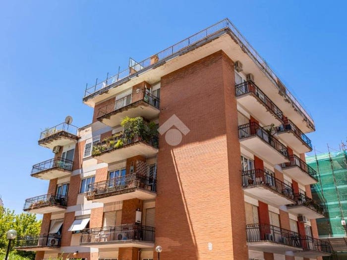 Appartamento con 5 locali in vendita in Via Vezzano Ligure, Torrevecchia, Roma