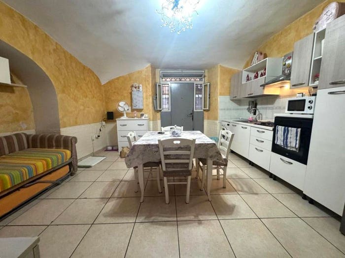Appartamento monolocale in vendita in Vico Sant'Eframo Vecchio, San Carlo All'Arena, Napoli