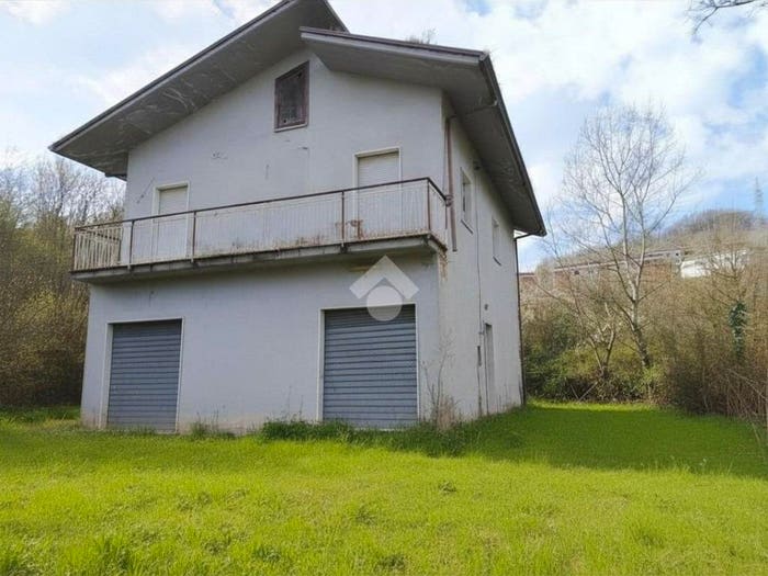 Casa quadrilocale in vendita in VIA SAN PRISCO, Manocalzati