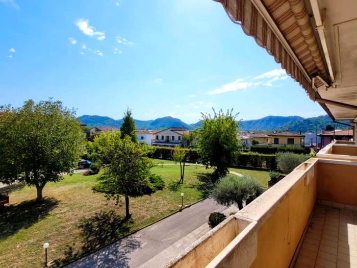 Casa quadrilocale in vendita in Via Raffaello Sanzio, Centro, Torreglia