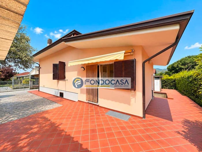 Casa con 6 locali in vendita in Via Cocombola, Romagnano, Massa