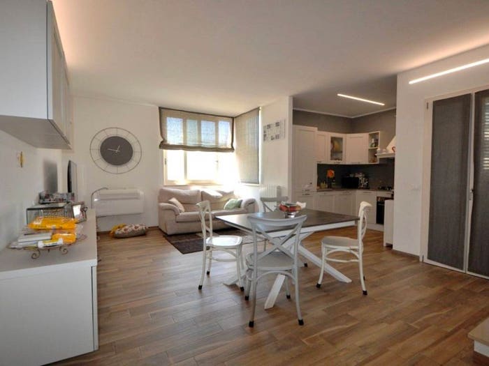 Appartamento con 5 locali in vendita in Viale Armando Diaz, Città, Montevarchi