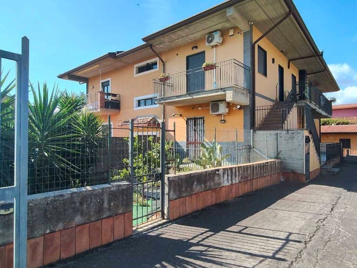 Appartamento quadrilocale in vendita in Via Dei Gerani, Centro, Mascalucia