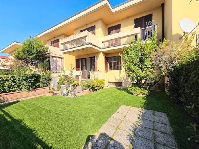 Appartamento trilocale in vendita in Marina di Massa Centro, Massa