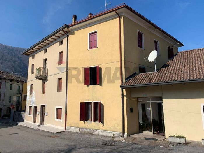 Casa con 6 locali in vendita in Piazza Monte Grappa, Centro, Seren del Grappa