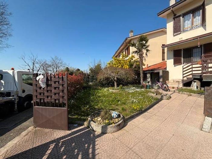 Casa quadrilocale in vendita in Via Giuseppe Giusti, Lucino Rodano, Rodano
