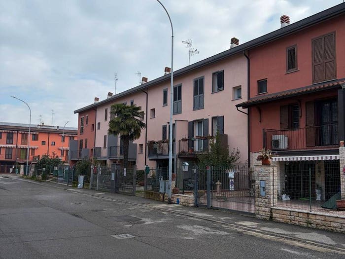 Casa con 6 locali in vendita in Via Emilia, Centro, Carpiano