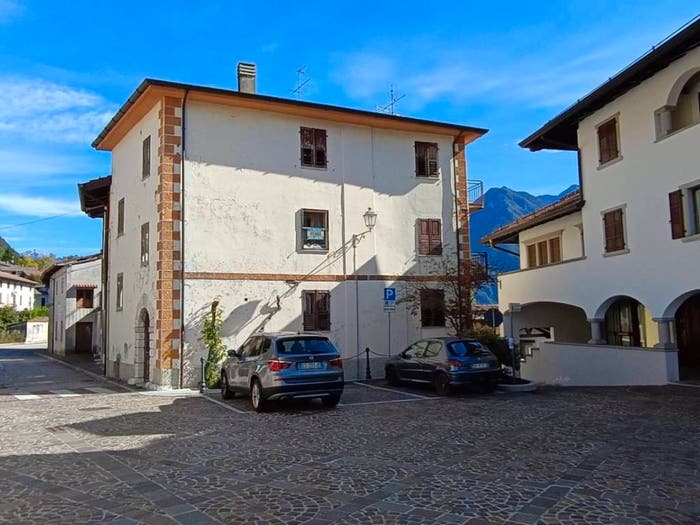 Casa con 6 locali in vendita in Via Roma Amaro, Amaro