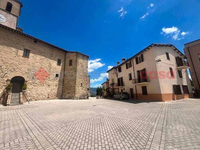 Appartamento quadrilocale in vendita in Piazza Santa Marina, Centro, Castel Ritaldi