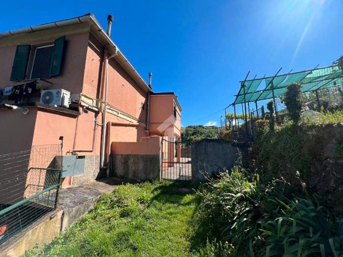Appartamento trilocale in vendita in Via Al Garbo, Rivarolo, Genova