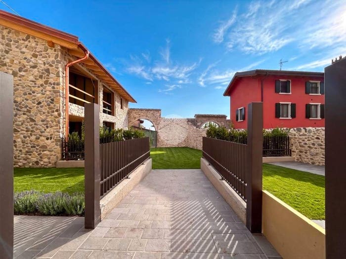 Casa trilocale in vendita in Via Modena, Centro, Bardolino