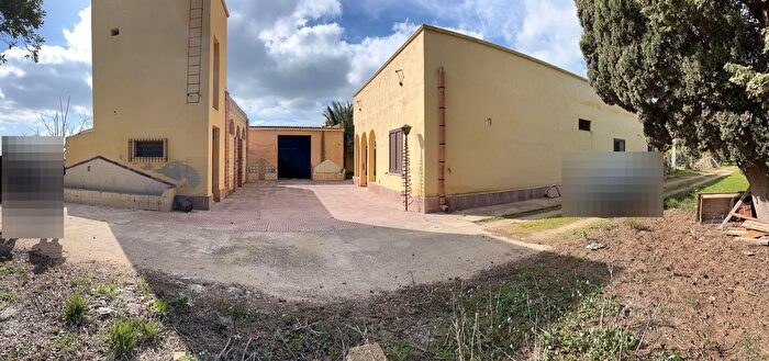 Casa quadrilocale in vendita in Campobello Di Mazara