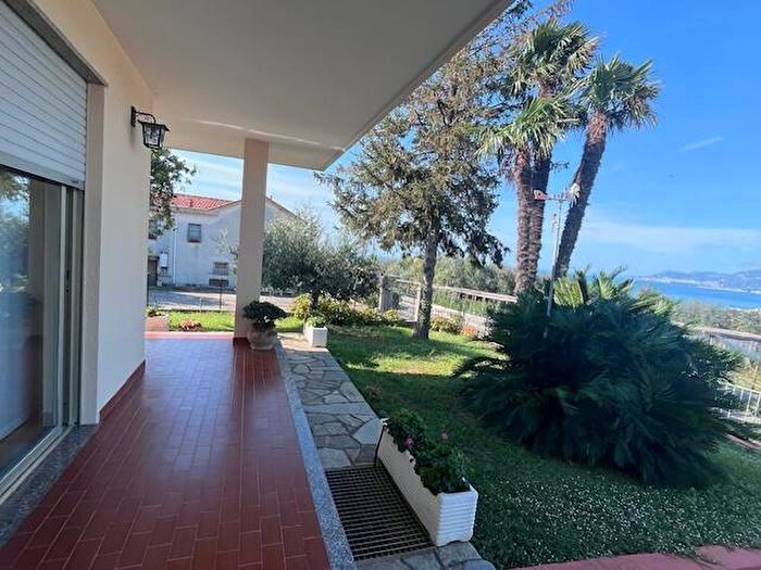 Casa con 6 locali in vendita in Due Strade, Bordighera