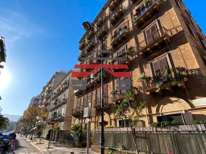 Appartamento con 6 locali in vendita in Via Principe di Villafranca, Politeama Ruggiero Settimo, Palermo
