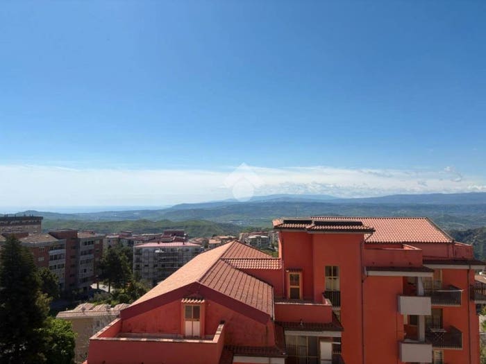 Appartamento con 5 locali in vendita in Via Girolamo De Rada, Mater Domini Cavita, Catanzaro