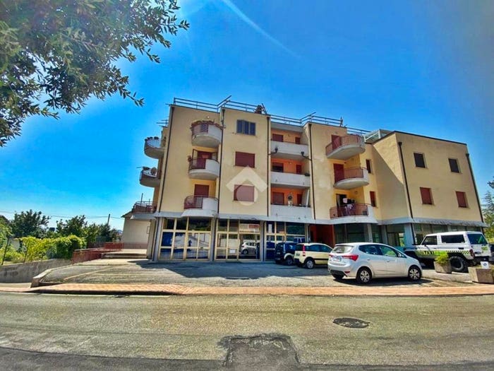 Appartamento con 5 locali in vendita in Viale Roma, Centro, Gualdo Tadino