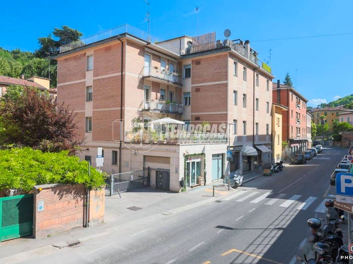 Appartamento trilocale in vendita in Via San Mamolo, Colli San Mamolo, Bologna