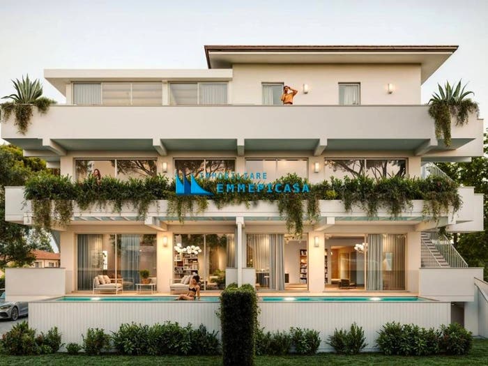 Appartamento quadrilocale in vendita in Via Don Luigi Sturzo, Marina di Massa Centro, Massa