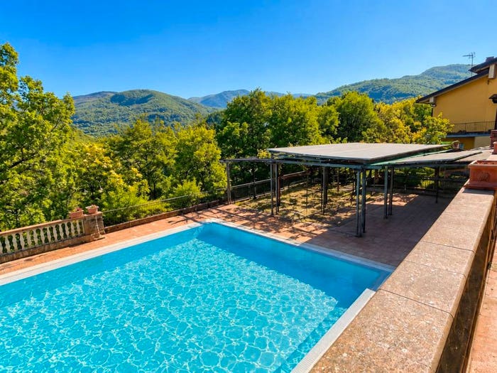 Casa con 6 locali in vendita in Londa